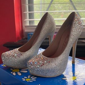 De blossom collection Rhinestone high heels size 5 1/2 in women